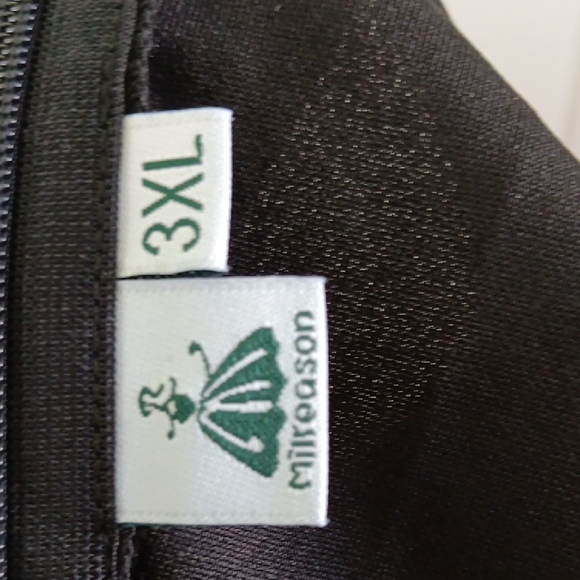 Elegant Black Sleeveless Dress With Adjustable Straps And Has Pockets - Picture 2 of 10